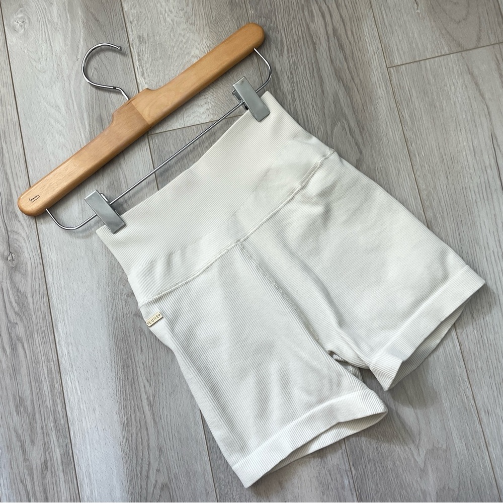 Lune Active Shorts ribbed seamless workout womens Cream (xsmall)